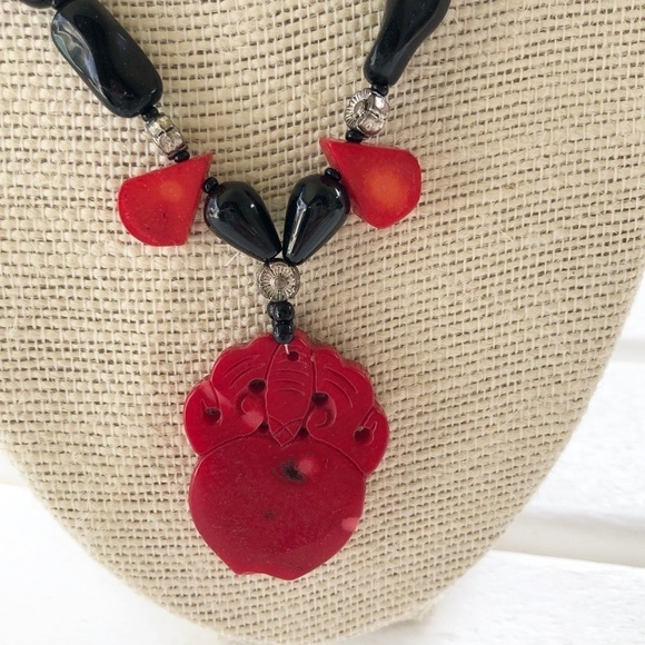 NWT Genuine Carved Red Coral, Onyx, Black Pearl Necklace Beaded - Picture 2 of 7